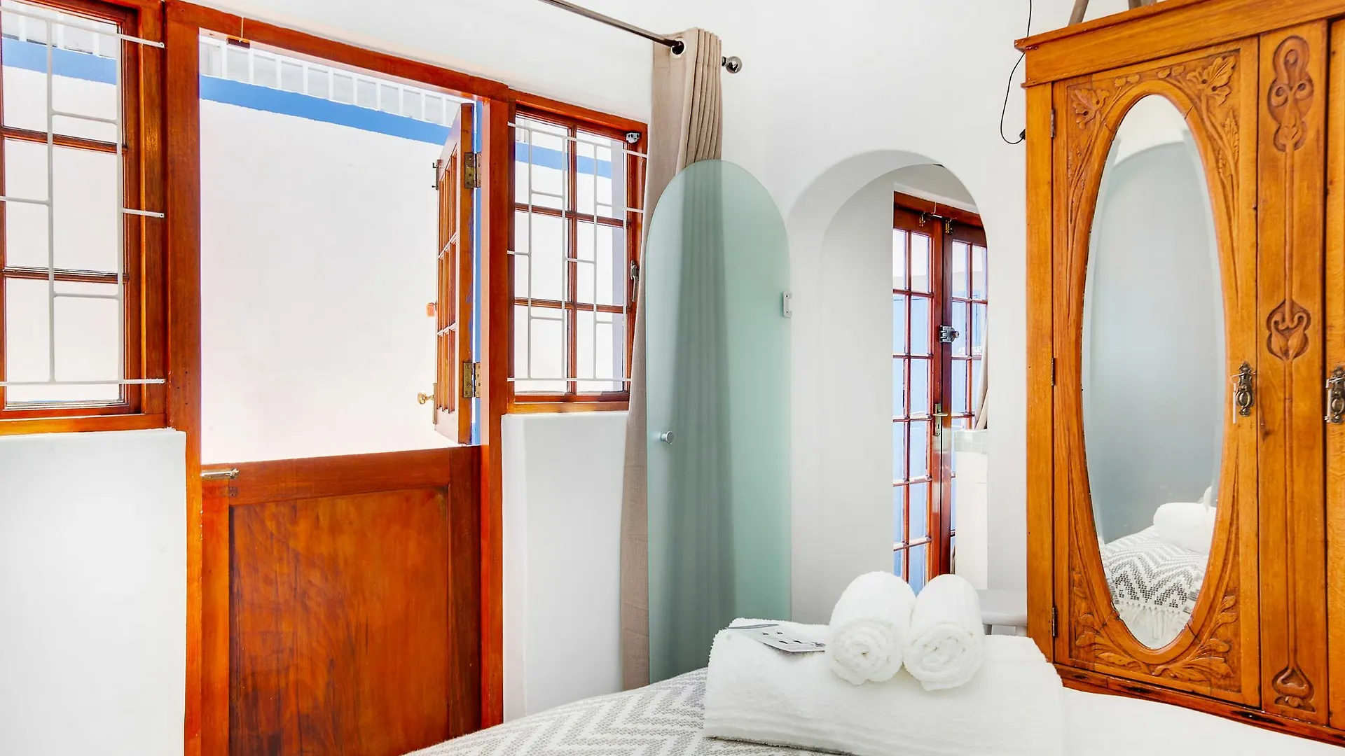 Backup-Powered Art Deco Cottage In De Waterkant Cape Town